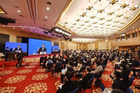 李克強(qiáng)：今年政府支出更多向民生領(lǐng)域傾斜，特別是義務(wù)教育和基本醫(yī)療